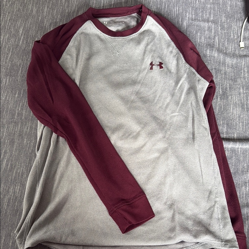 Under Armour Men's Long Sleeve Gray and Maroon Tee Thermal